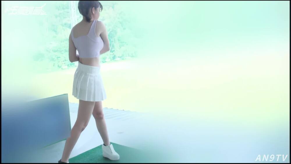 Deutsche Amateurin auf dem Golfplatz: Sehen Sie sich das faszinierende Spiel dieser schönen Schwester an - CUS-2567