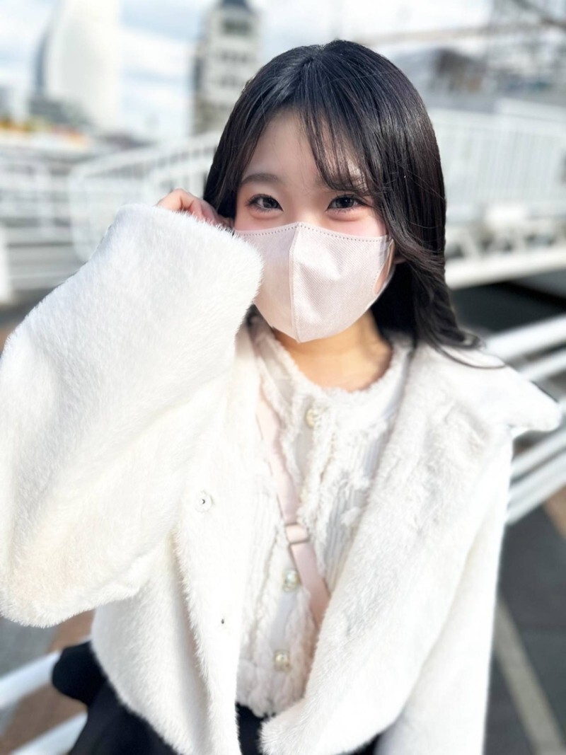 Experience the Enchantment - First Time Shooting with a Naturally Charming Idol