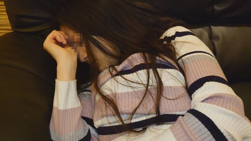 Deutsche Ehefrau in Unzenzversion: Erstberührung, Creampie im POV-Stil zur Schuldentilgung ohne Ehemanns Wissen