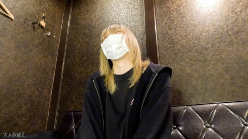 Asahi (18) - Ihre Debüt-Aufnahme: Schlanke, kleinbrüstige Schönheit mit Creampie, Rasur & Anal!